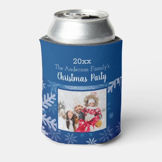 クリスマスパーティーの青い雪片の冬の写真 缶クーラー (缶裏面)