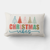 クリスマスビーブスカラフルホリデーツリーズデザイン ランバークッション (正面)