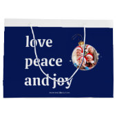 クリスマスファミリーフォトラブピースジョーホリデー ラージペーパーバッグ (裏面)