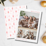 クリスマスフォトコラージュ家族ピンク シーズンカード<br><div class="desc">愛祝した人と最も暖かい願いを共有するためにモダン設計されたこのクリスマスフォトコラージュカードで季節の喜び。宇宙を前面に3枚の大切な家族の写真に取り付け、今年の思い出を思い出す美しい方法を提供すお気に入りのるホリデーカード。フェスティバルの木や雪の魅力的結晶が入った冬の模様をバックに展示し、居心地の良い季節のtouchを追加。友人や家族に休日の応援を送るのに最適パーソナライズされたで、このカースタイリッシュドは接続し続ける心のこもった方法である。</div>