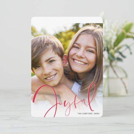 クリスマスフォトスタイリッシュスクリプト赤い喜び シーズンカード (スタンド正面)