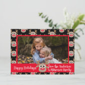 クリスマスフォトブラックレッドかわいいトナカイのパターン シーズンカード (スタンド正面)