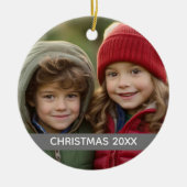 クリスマスフォトモダンイヤーミニマルグレイストライプ セラミックオーナメント (正面)
