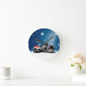 クリスマスフランスのブルドッグパピーススノーサンタハット ラウンド壁時計 (ホーム)