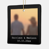 クリスマスブラックのレトロなカップルの写真名 セラミックオーナメント (左)