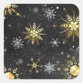 クリスマスブラックバックグラウンド上のゴールデンスノーフレーク スクエアシール (正面)