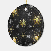 クリスマスブラックバックグラウンド上のゴールデンスノーフレーク セラミックオーナメント (左)