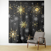 クリスマスブラックバックグラウンド上のゴールデンスノーフレーク タペストリー (インサイチュ)