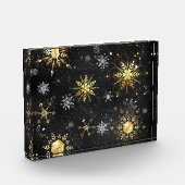 クリスマスブラックバックグラウンド上のゴールデンスノーフレーク フォトブロック (左)