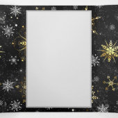 クリスマスブラックバックグラウンド上のゴールデンスノーフレーク 三つ折りカード (内部中)