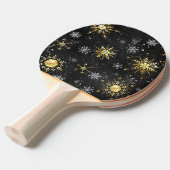 クリスマスブラックバックグラウンド上のゴールデンスノーフレーク 卓球ラケット (正面アングル)