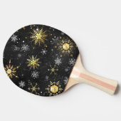 クリスマスブラックバックグラウンド上のゴールデンスノーフレーク 卓球ラケット (横)