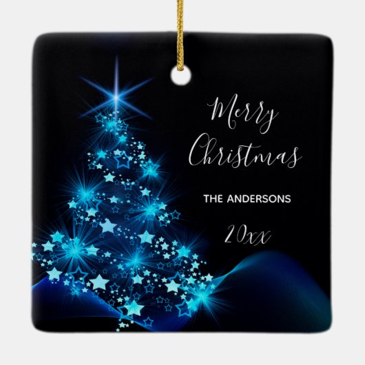クリスマスブラック輝くブルーの木の姓 セラミックオーナメント (裏面)