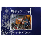 クリスマスブルーの雪片写真 ラージペーパーバッグ (裏面)