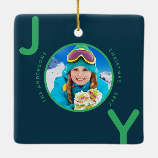 クリスマスブルーグリーン写真喜び家族の名前 セラミックオーナメント (裏面)