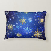 クリスマスブルーバックグラウンドと黄金の雪片 アクセントクッション (裏面)