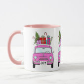 クリスマスプレゼントが贈られるピンクの車 マグカップ (左)