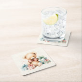 クリスマスプレゼントが贈られる可愛いテディベア スクエアペーパーコースター (インサイチュ)