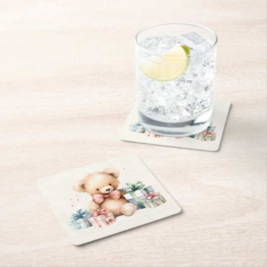 クリスマスプレゼントが贈られる可愛いテディベア スクエアペーパーコースター (インサイチュ)
