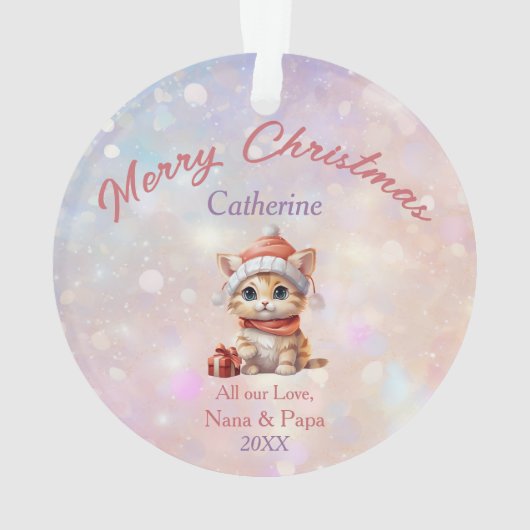 クリスマスプレゼントが贈られる孫娘のかわいい子猫 オーナメント (裏面)