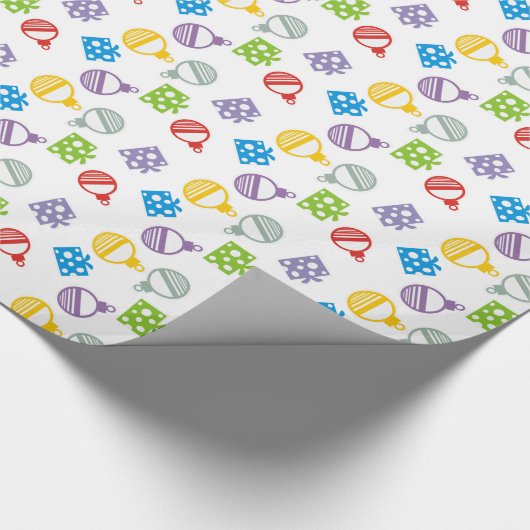 クリスマスプレゼントとボールパターンの休日 ラッピングペーパー (角)