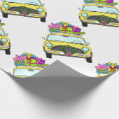 クリスマスプレゼントのある黄色の車 ラッピングペーパー (角)