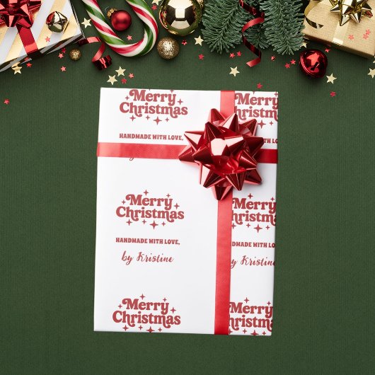 クリスマスプレゼントの包装によって作られた赤い白の手作り ラッピングペーパー