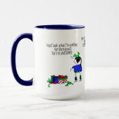 クリスマスプレゼントの漫画のマグを開けている馬 マグカップ (左)