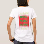 クリスマスプレゼントは赤い白い緑と文字 Tシャツ (裏面)
