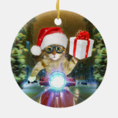 クリスマスプレゼントを届けるサンタクロースの猫 セラミックオーナメント (裏面)