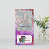 クリスマスプレゼントを持つ子供 シーズンカード (スタンド正面)