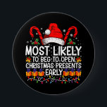 クリスマスプレゼントを開けて欲しいと頼むのももっともだ 缶バッジ<br><div class="desc">クリスマスプレゼントを早いパジャマで開けて欲しいと最も思われる</div>