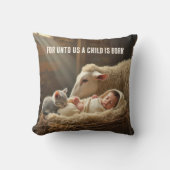 クリスマスベビーと子ネコがマンガーで眠る クッション (正面)