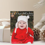 クリスマスベビー写真宗教誕生発表 シーズンカード<br><div class="desc">白いエレガント草書のタイポグラフィでイエスについて美しい聖書詩とクリスマス誕生発表カード。我々にとって子供は生まれだ。イザヤ9:6.美しい生まれたばかりのベビーのホリデーカードで正面の宗教的な聖なる書物、 経典の下に完全な写真。お子様の2枚目の写真を背中に加え、お休みのメッセージを添える。</div>