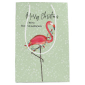 クリスマスホリデーグリーンピンクフラミンゴスノー ミディアムペーパーバッグ (正面)