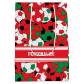 クリスマスホリデーサッカーボールコラージュ ミディアムペーパーバッグ (裏面)