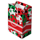 クリスマスホリデーサッカーボールコラージュ ミディアムペーパーバッグ (裏面アングル)