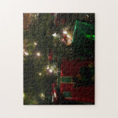 クリスマスホリデーシーンの下のギフト ジグソーパズル (縦)