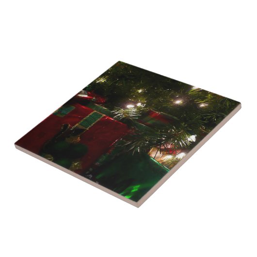 クリスマスホリデーシーンの下のギフト タイル (側面)