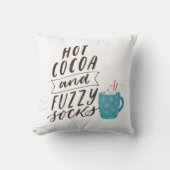 クリスマスホリデーホットココアファジーソックスタイポグラフィ クッション (正面)
