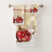 クリスマスホリデー – レッドクリスマスボール《写真》ぼけ味 バスタオルセット (インサイチュ)