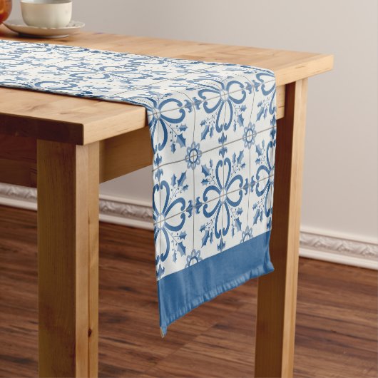 クリスマスホリ葉ーの花びらと花のタイル ショートテーブルランナー (インサイチュ)