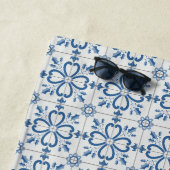 クリスマスホリ葉ーの花びらと花のタイル ビーチタオル (インサイチュ)