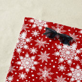 クリスマスホワイト&レッドスノーフレークのシームレスパターン ビーチタオル (インサイチュ)