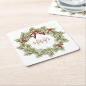 クリスマスボタニカルリースレッドホリーモノグラム スクエアペーパーコースター (アングル)
