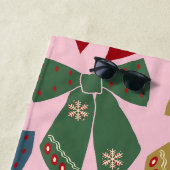 クリスマスボーズコケットピンク ビーチタオル (インサイチュ)