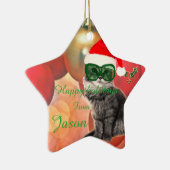 クリスマスボールの背景のクリスマスキャット セラミックオーナメント (右)