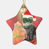 クリスマスボールの背景のクリスマスキャット セラミックオーナメント (左)