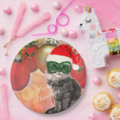 クリスマスボールの背景のクリスマスキャット ペーパープレート (パーティー)