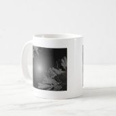 クリスマスポインセチア黒と灰色 コーヒーマグカップ (正面左)